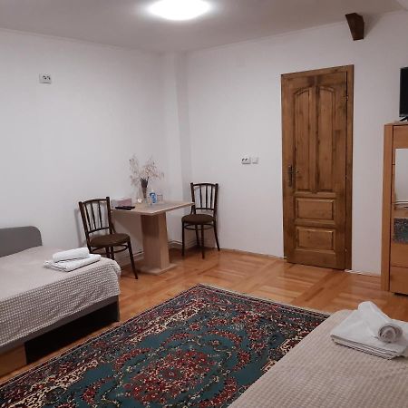 Agropensiunea Caprioara Mintia Buitenkant foto
